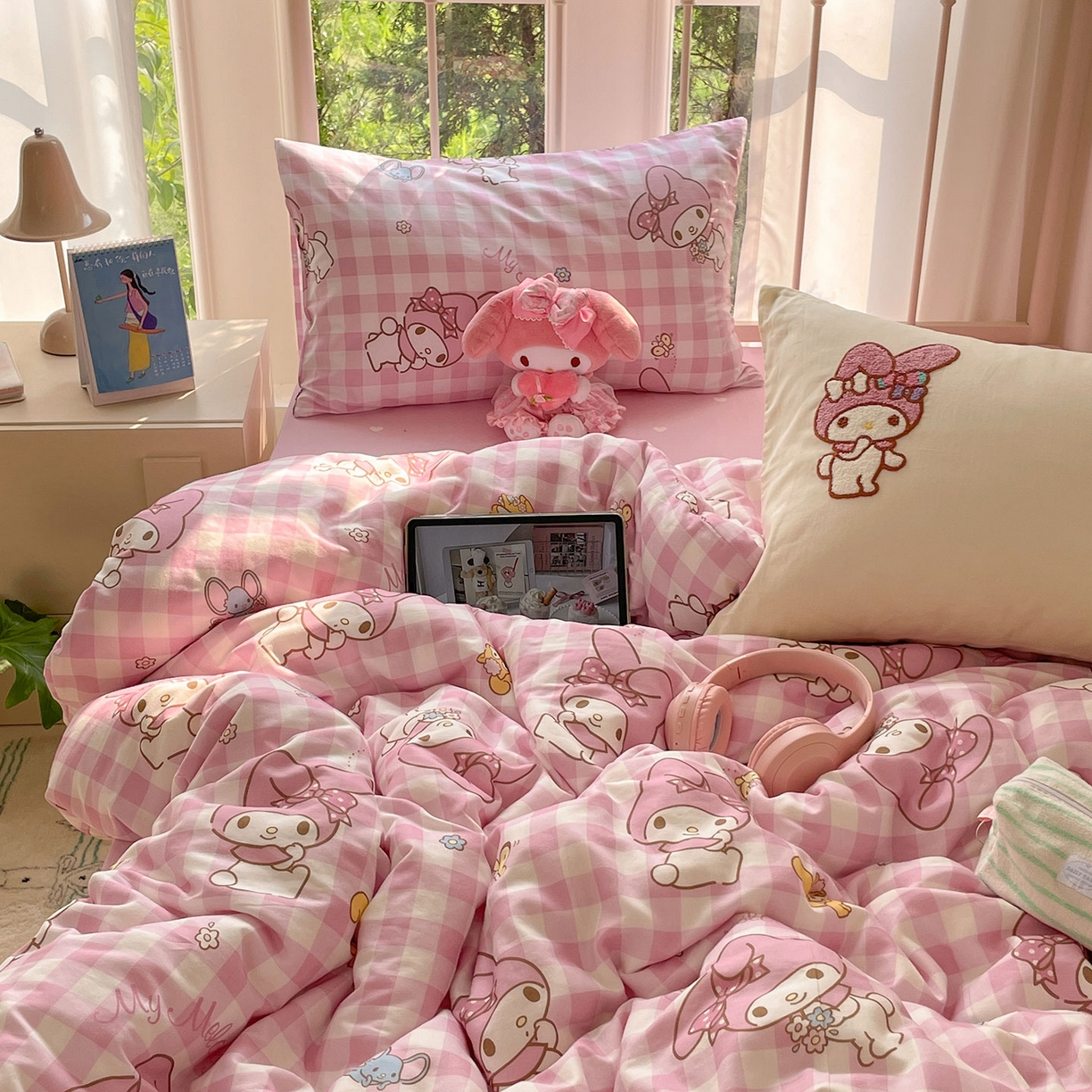 91家纺网 家纺一手货源 找家纺 蓝邻家纺 2025年新款全棉纯棉双层纱三丽鸥刺绣四件套系列 甜美元气