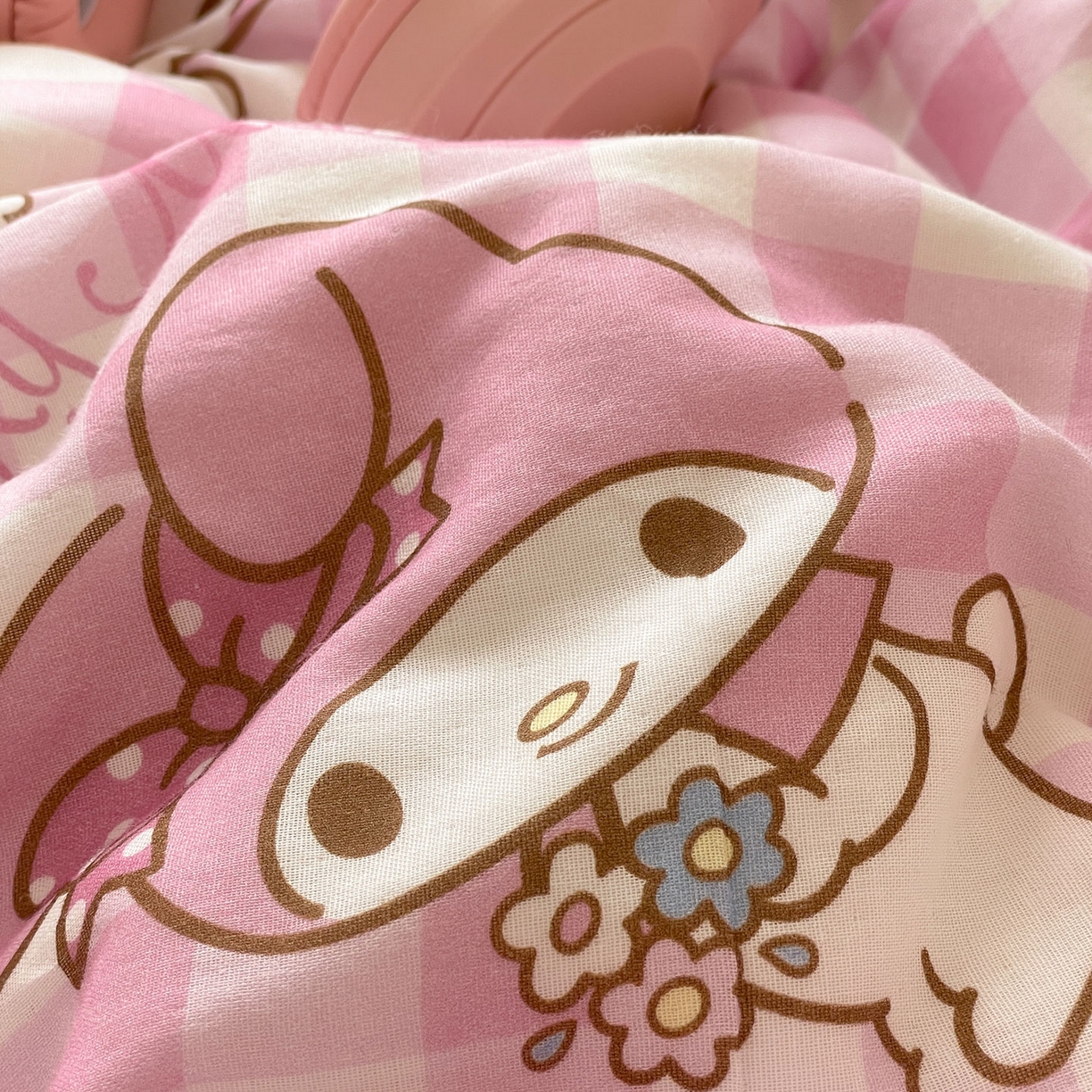 91家纺网 家纺一手货源 找家纺 蓝邻家纺 2025年新款全棉纯棉双层纱三丽鸥刺绣四件套系列 甜美元气