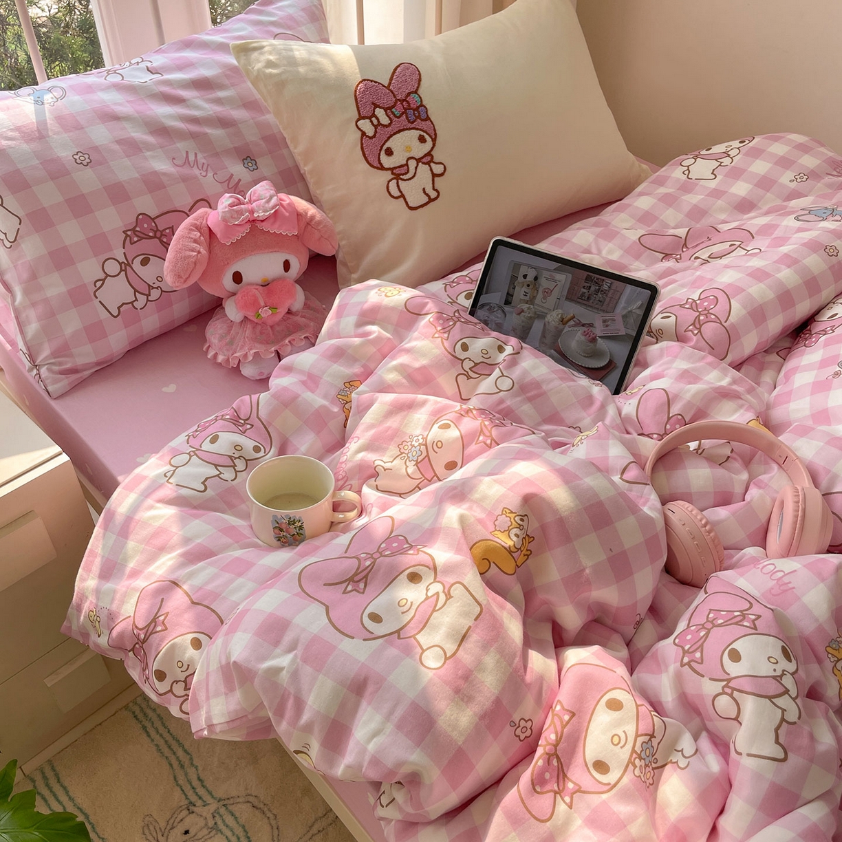 91家纺网 家纺一手货源 找家纺 蓝邻家纺 2025年新款全棉纯棉双层纱三丽鸥刺绣四件套系列 甜美元气