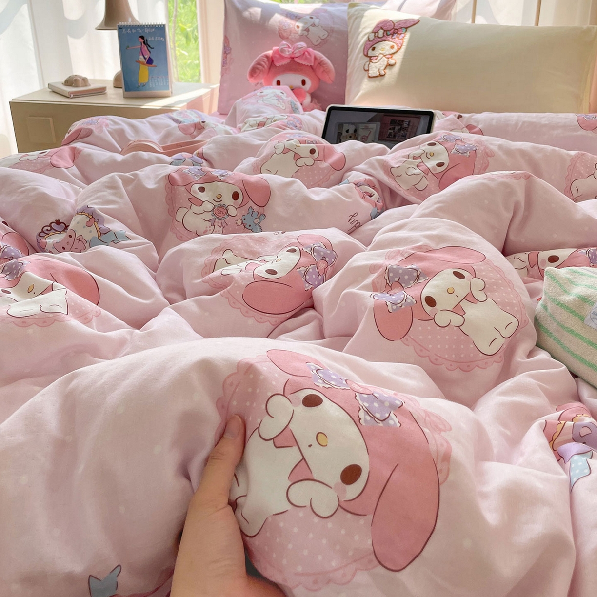 91家纺网 家纺一手货源 找家纺 蓝邻家纺 2025年新款全棉纯棉双层纱三丽鸥刺绣四件套系列 治愈萌主