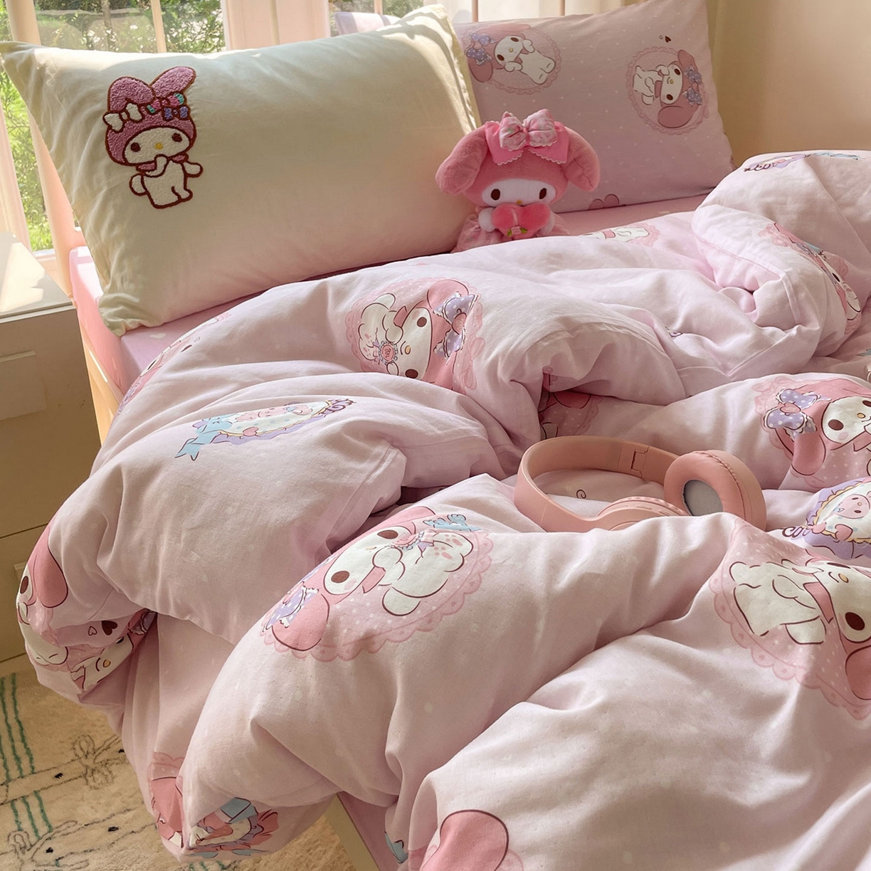 91家纺网 家纺一手货源 找家纺 蓝邻家纺 2025年新款全棉纯棉双层纱三丽鸥刺绣四件套系列 治愈萌主