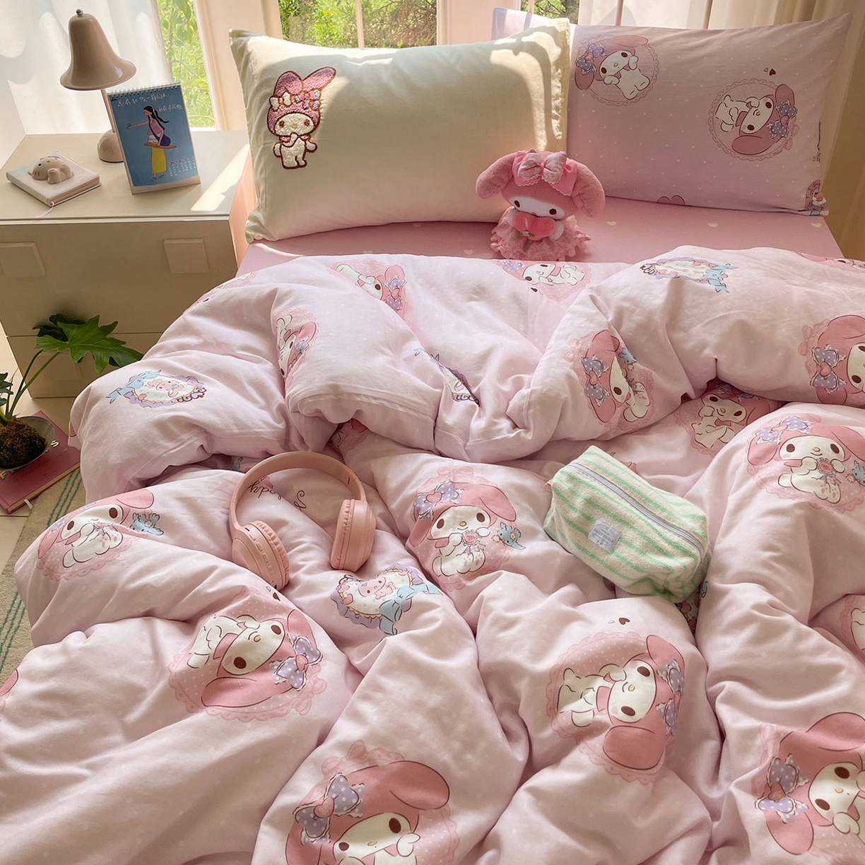 91家纺网 家纺一手货源 找家纺 蓝邻家纺 2025年新款全棉纯棉双层纱三丽鸥刺绣四件套系列 治愈萌主