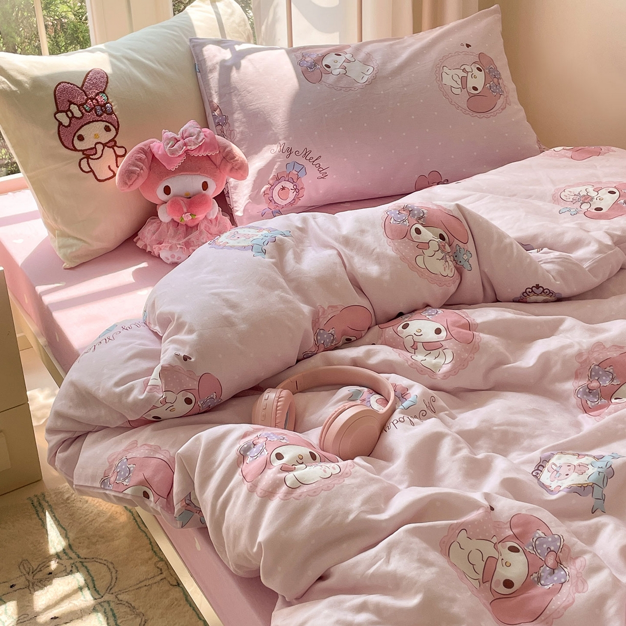 91家纺网 家纺一手货源 找家纺 蓝邻家纺 2025年新款全棉纯棉双层纱三丽鸥刺绣四件套系列 治愈萌主