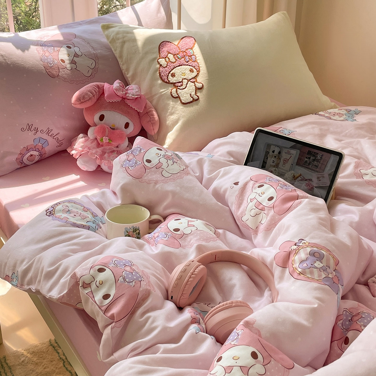 91家纺网 家纺一手货源 找家纺 蓝邻家纺 2025年新款全棉纯棉双层纱三丽鸥刺绣四件套系列 治愈萌主