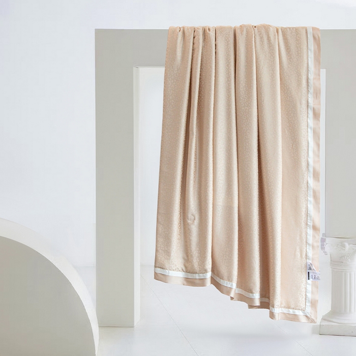 91家纺网 家纺一手货源 找家纺 （总）薇玛仕 2025新款100S兰精天丝豹纹提花可水洗桑蚕丝夏被夏凉被空调被