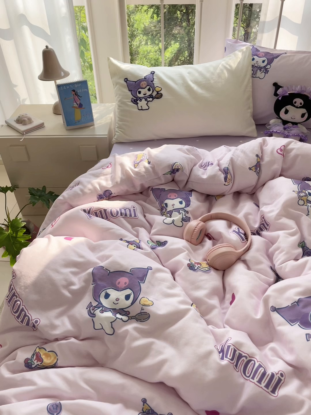 91家纺网 家纺一手货源 找家纺 蓝邻家纺 2025年新款全棉纯棉双层纱三丽鸥刺绣四件套系列 精灵库洛米