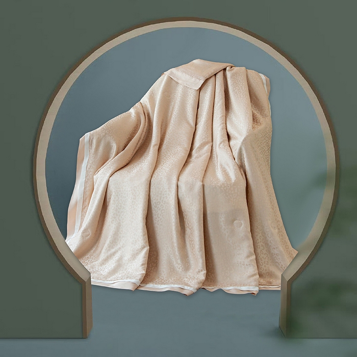 91家纺网 家纺一手货源 找家纺 薇玛仕 2025新款100S兰精天丝豹纹提花可水洗桑蚕丝夏被夏凉被空调被 豹纹-流金