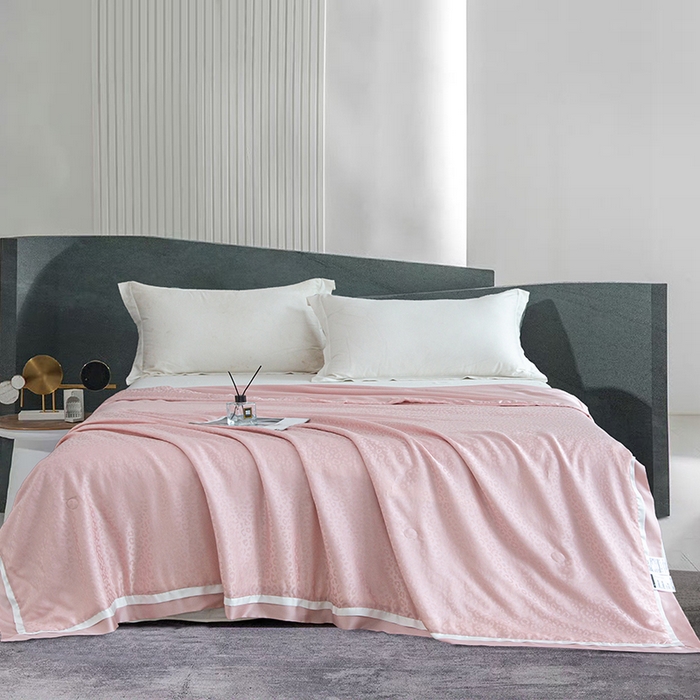 91家纺网 家纺一手货源 找家纺 薇玛仕 2025新款100S兰精天丝豹纹提花可水洗桑蚕丝夏被夏凉被空调被 豹纹-嫩粉