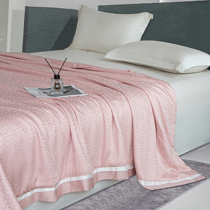 91家纺网 家纺一手货源 找家纺 薇玛仕 2025新款100S兰精天丝豹纹提花可水洗桑蚕丝夏被夏凉被空调被 豹纹-嫩粉