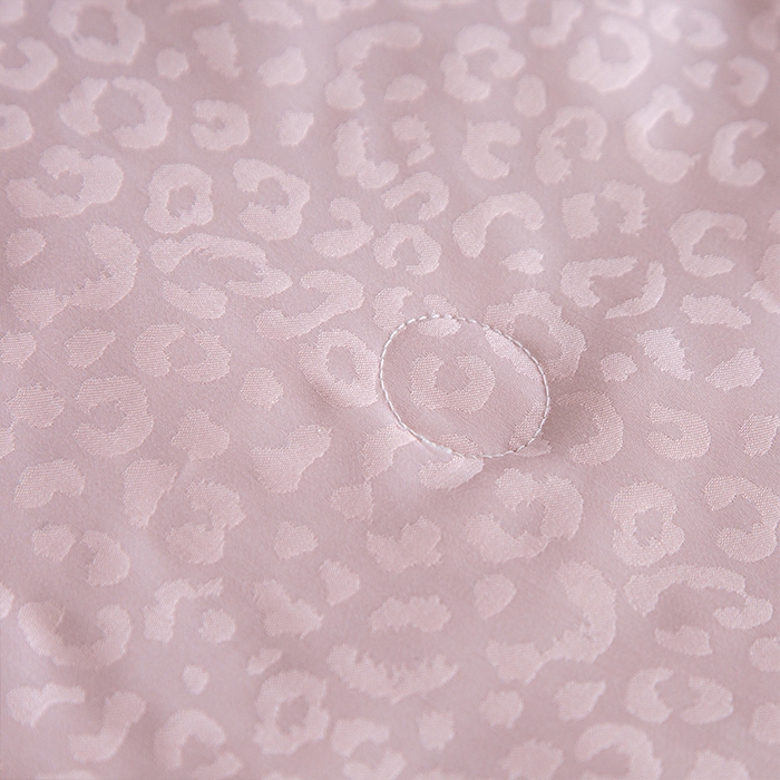 91家纺网 家纺一手货源 找家纺 薇玛仕 2025新款100S兰精天丝豹纹提花可水洗桑蚕丝夏被夏凉被空调被 豹纹-嫩粉