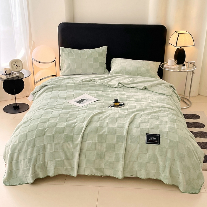 91家纺网 家纺一手货源 找家纺 楼兰公主 2025新款天鹅绒毛毯系列 浅草绿