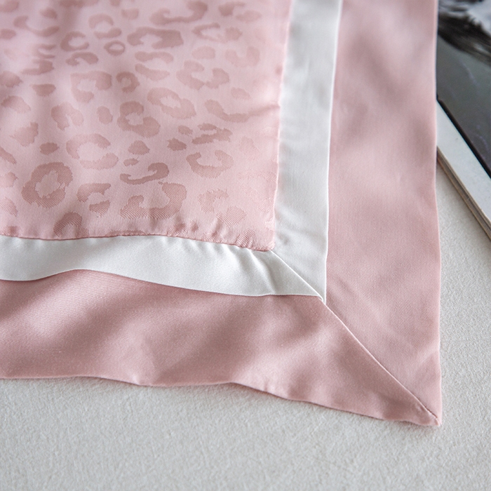 91家纺网 家纺一手货源 找家纺 薇玛仕 2025新款100S兰精天丝豹纹提花可水洗桑蚕丝夏被夏凉被空调被 豹纹-嫩粉