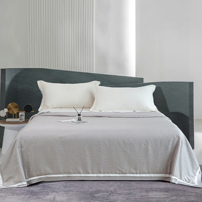 91家纺网 家纺一手货源 找家纺 薇玛仕 2025新款100S兰精天丝豹纹提花可水洗桑蚕丝夏被夏凉被空调被 豹纹-浅灰