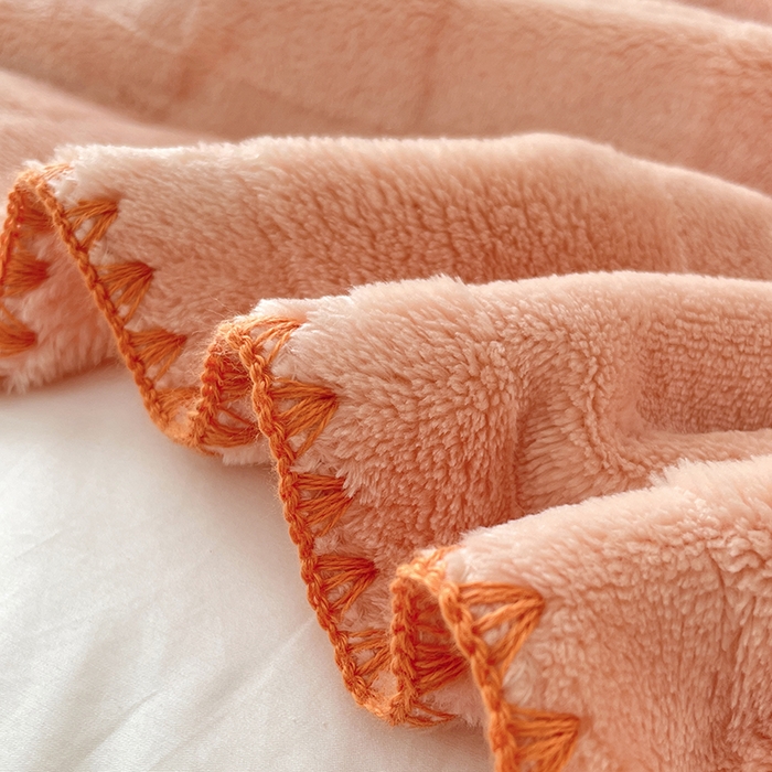 91家纺网 家纺一手货源 找家纺 楼兰公主 2025新款天鹅绒毛毯系列 粉玉