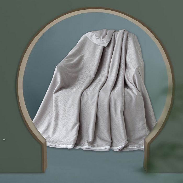 91家纺网 家纺一手货源 找家纺 薇玛仕 2025新款100S兰精天丝豹纹提花可水洗桑蚕丝夏被夏凉被空调被 豹纹-浅灰