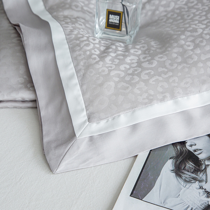 91家纺网 家纺一手货源 找家纺 薇玛仕 2025新款100S兰精天丝豹纹提花可水洗桑蚕丝夏被夏凉被空调被 豹纹-浅灰