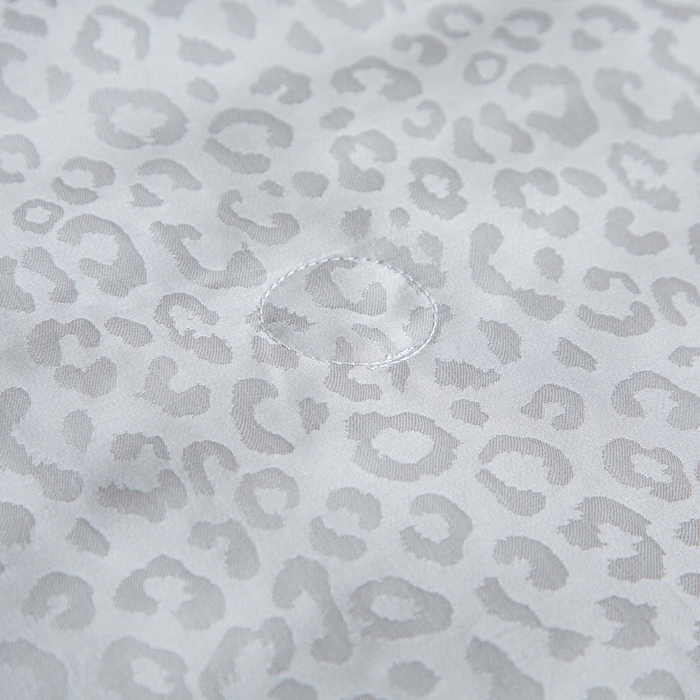 91家纺网 家纺一手货源 找家纺 薇玛仕 2025新款100S兰精天丝豹纹提花可水洗桑蚕丝夏被夏凉被空调被 豹纹-浅灰