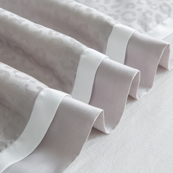 91家纺网 家纺一手货源 找家纺 薇玛仕 2025新款100S兰精天丝豹纹提花可水洗桑蚕丝夏被夏凉被空调被 豹纹-浅灰