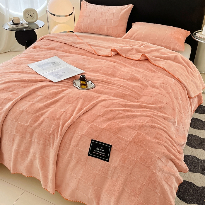 91家纺网 家纺一手货源 找家纺 楼兰公主 2025新款天鹅绒毛毯系列 粉玉