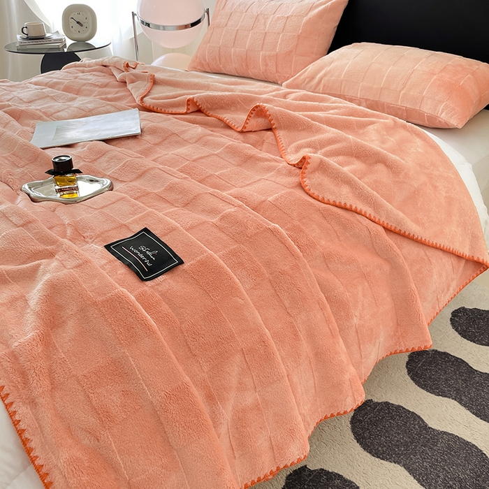 91家纺网 家纺一手货源 找家纺 楼兰公主 2025新款天鹅绒毛毯系列 粉玉