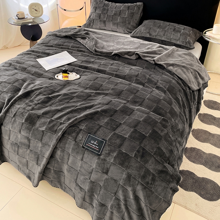 91家纺网 家纺一手货源 找家纺 楼兰公主 2025新款天鹅绒毛毯系列 高级灰