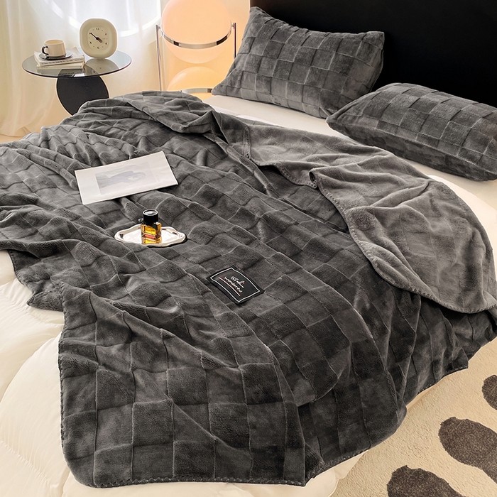 91家纺网 家纺一手货源 找家纺 楼兰公主 2025新款天鹅绒毛毯系列 高级灰