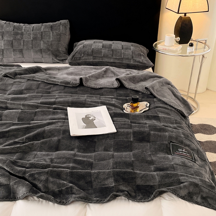 91家纺网 家纺一手货源 找家纺 楼兰公主 2025新款天鹅绒毛毯系列 高级灰