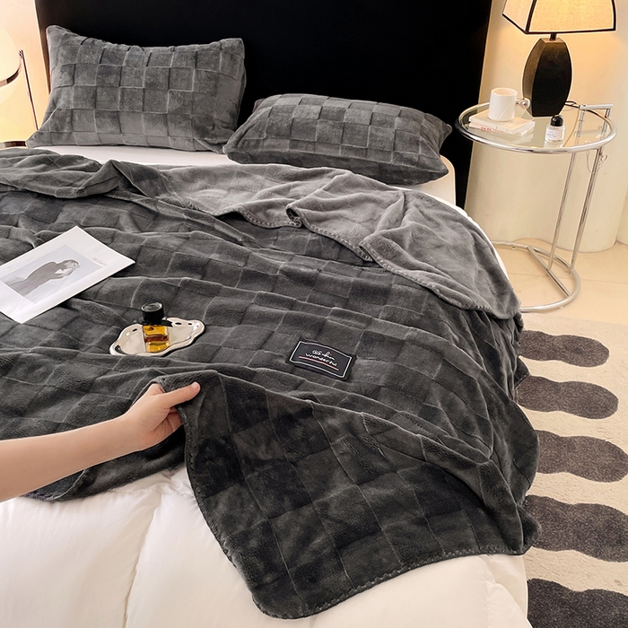 91家纺网 家纺一手货源 找家纺 楼兰公主 2025新款天鹅绒毛毯系列 高级灰