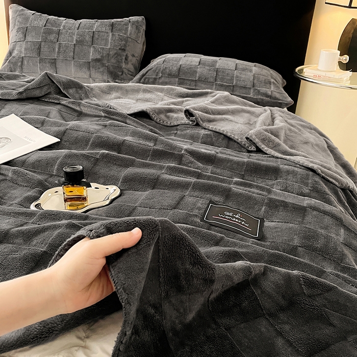 91家纺网 家纺一手货源 找家纺 楼兰公主 2025新款天鹅绒毛毯系列 高级灰