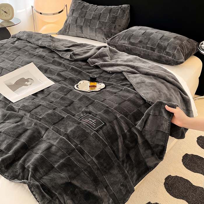 91家纺网 家纺一手货源 找家纺 楼兰公主 2025新款天鹅绒毛毯系列 高级灰