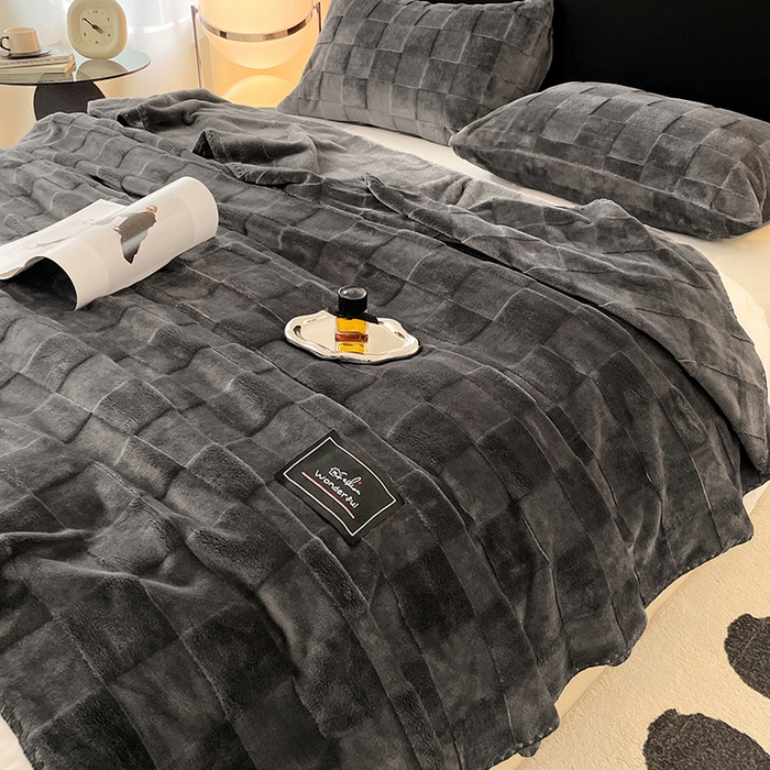 91家纺网 家纺一手货源 找家纺 楼兰公主 2025新款天鹅绒毛毯系列 高级灰