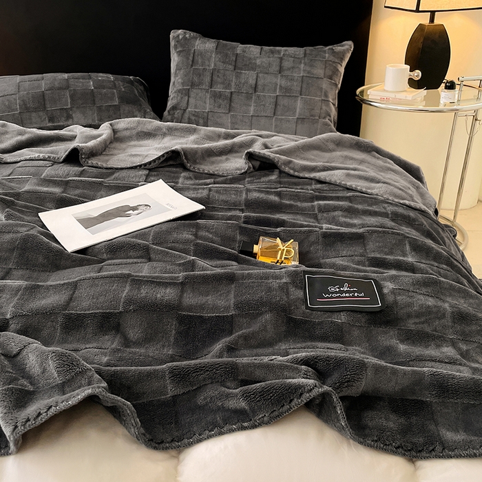 91家纺网 家纺一手货源 找家纺 楼兰公主 2025新款天鹅绒毛毯系列 高级灰