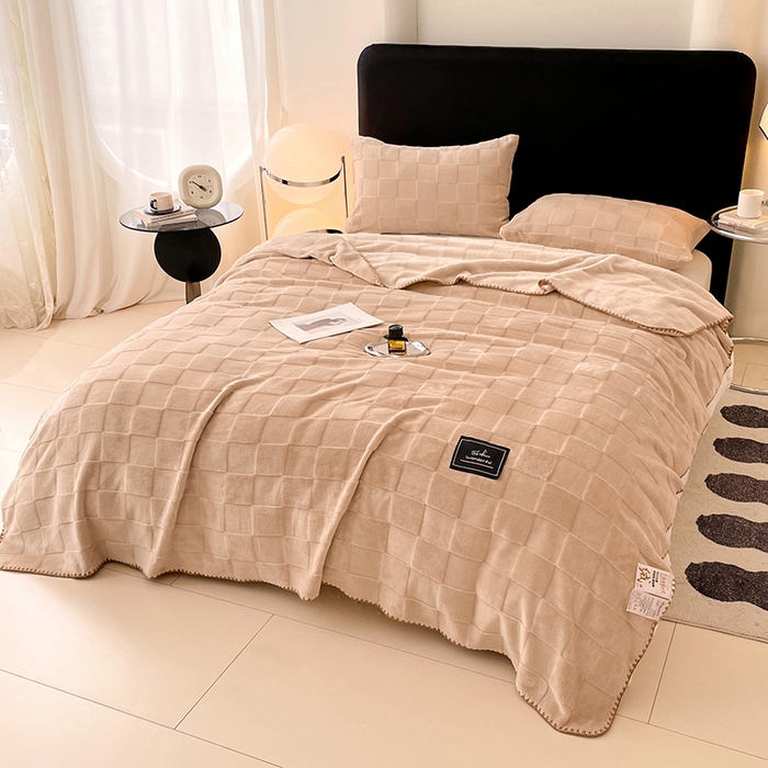 91家纺网 家纺一手货源 找家纺 楼兰公主 2025新款天鹅绒毛毯系列 卡其