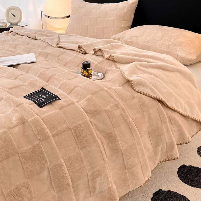 91家纺网 家纺一手货源 找家纺 楼兰公主 2025新款天鹅绒毛毯系列 卡其