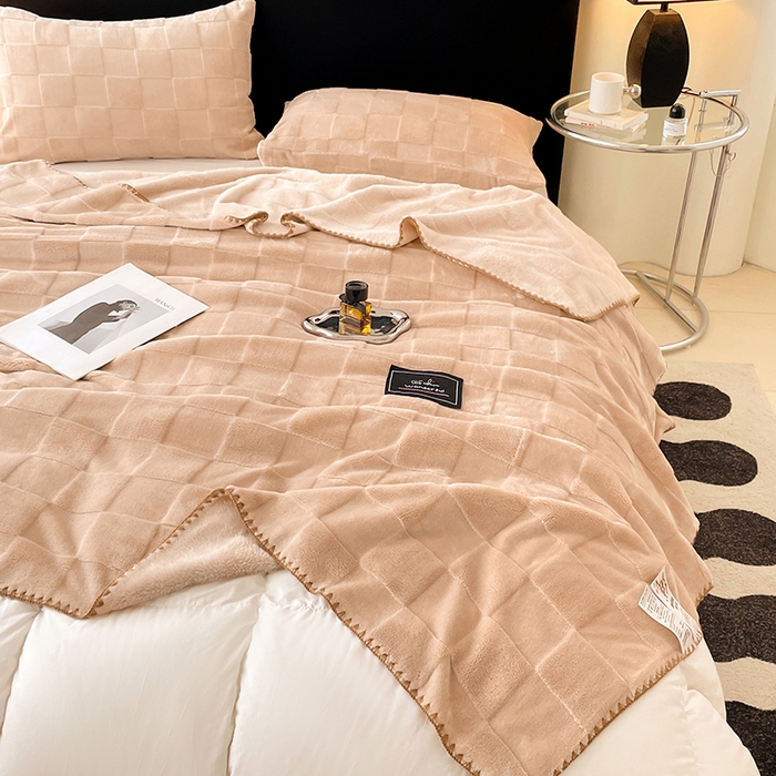 91家纺网 家纺一手货源 找家纺 楼兰公主 2025新款天鹅绒毛毯系列 卡其