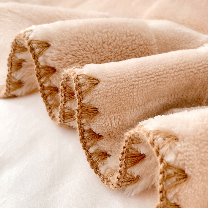 91家纺网 家纺一手货源 找家纺 楼兰公主 2025新款天鹅绒毛毯系列 卡其