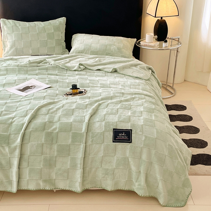 91家纺网 家纺一手货源 找家纺 楼兰公主 2025新款天鹅绒毛毯系列 浅草绿