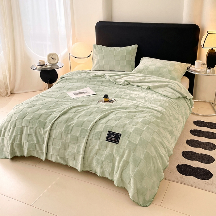 91家纺网 家纺一手货源 找家纺 楼兰公主 2025新款天鹅绒毛毯系列 浅草绿