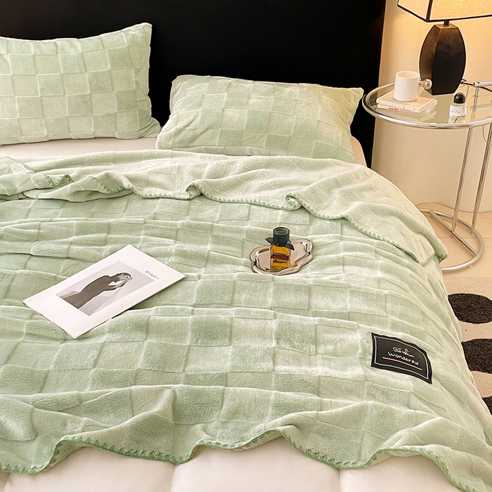 91家纺网 家纺一手货源 找家纺 楼兰公主 2025新款天鹅绒毛毯系列 浅草绿