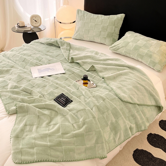 91家纺网 家纺一手货源 找家纺 楼兰公主 2025新款天鹅绒毛毯系列 浅草绿