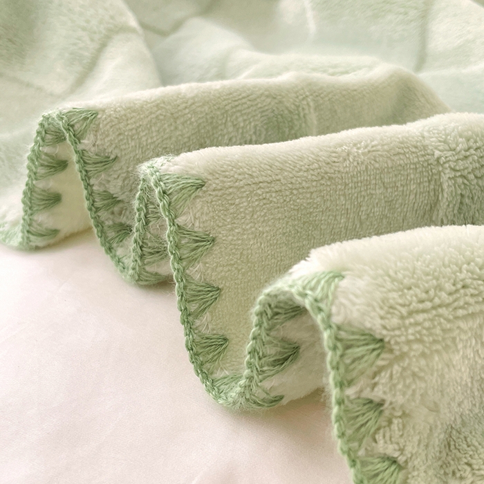 91家纺网 家纺一手货源 找家纺 楼兰公主 2025新款天鹅绒毛毯系列 浅草绿