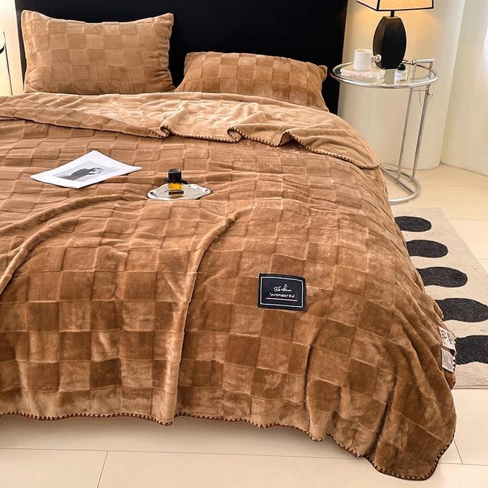 91家纺网 家纺一手货源 找家纺 楼兰公主 2025新款天鹅绒毛毯系列 深咖