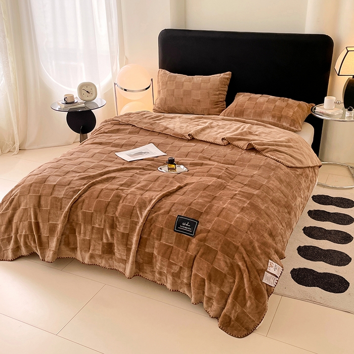 91家纺网 家纺一手货源 找家纺 楼兰公主 2025新款天鹅绒毛毯系列 深咖