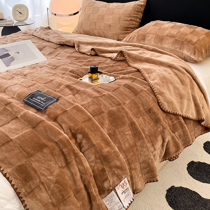 91家纺网 家纺一手货源 找家纺 楼兰公主 2025新款天鹅绒毛毯系列 深咖