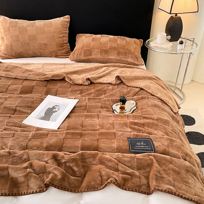 91家纺网 家纺一手货源 找家纺 楼兰公主 2025新款天鹅绒毛毯系列 深咖