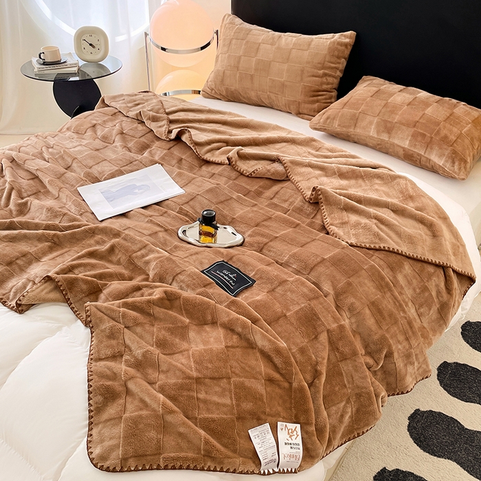 91家纺网 家纺一手货源 找家纺 楼兰公主 2025新款天鹅绒毛毯系列 深咖