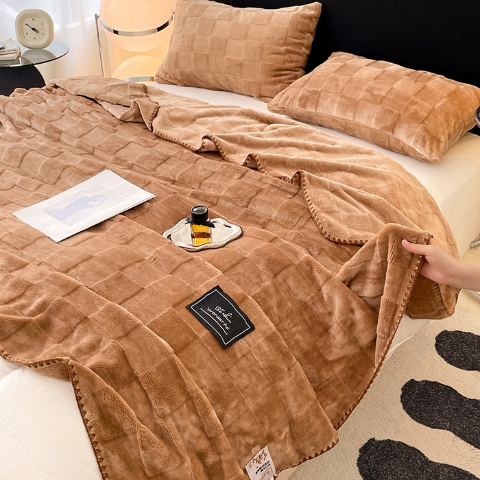 91家纺网 家纺一手货源 找家纺 楼兰公主 2025新款天鹅绒毛毯系列 深咖