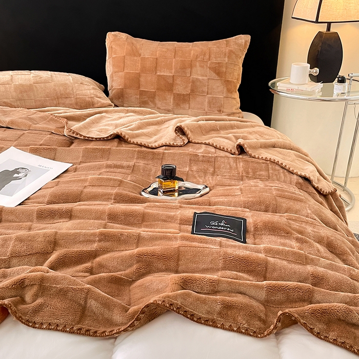 91家纺网 家纺一手货源 找家纺 楼兰公主 2025新款天鹅绒毛毯系列 深咖