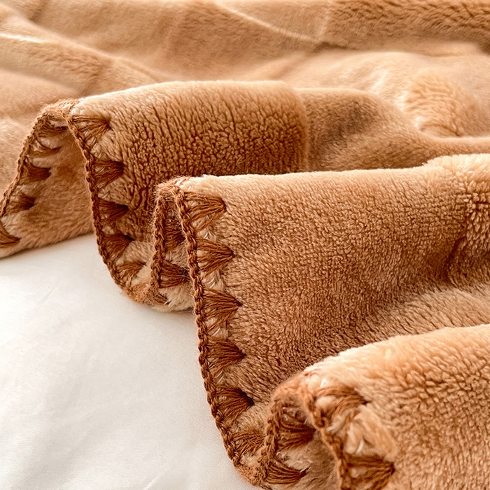 91家纺网 家纺一手货源 找家纺 楼兰公主 2025新款天鹅绒毛毯系列 深咖