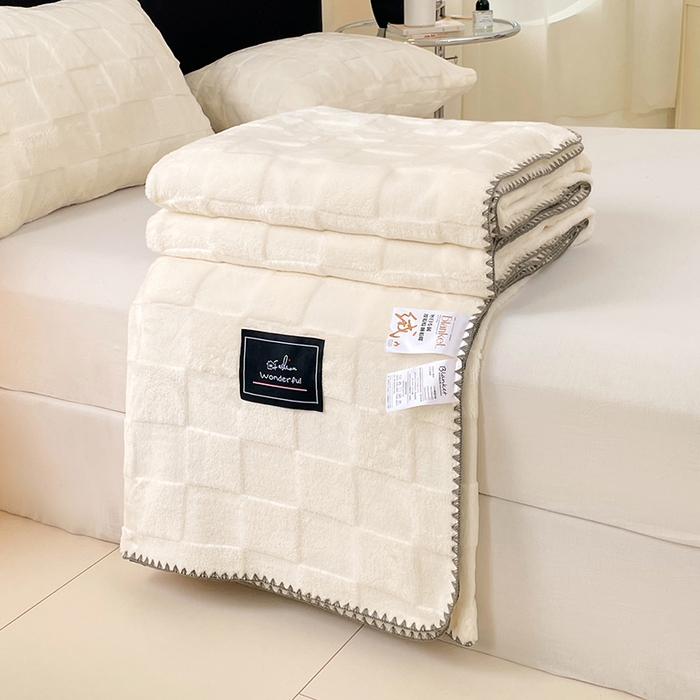 91家纺网 家纺一手货源 找家纺 楼兰公主 2025新款天鹅绒毛毯系列 月光白